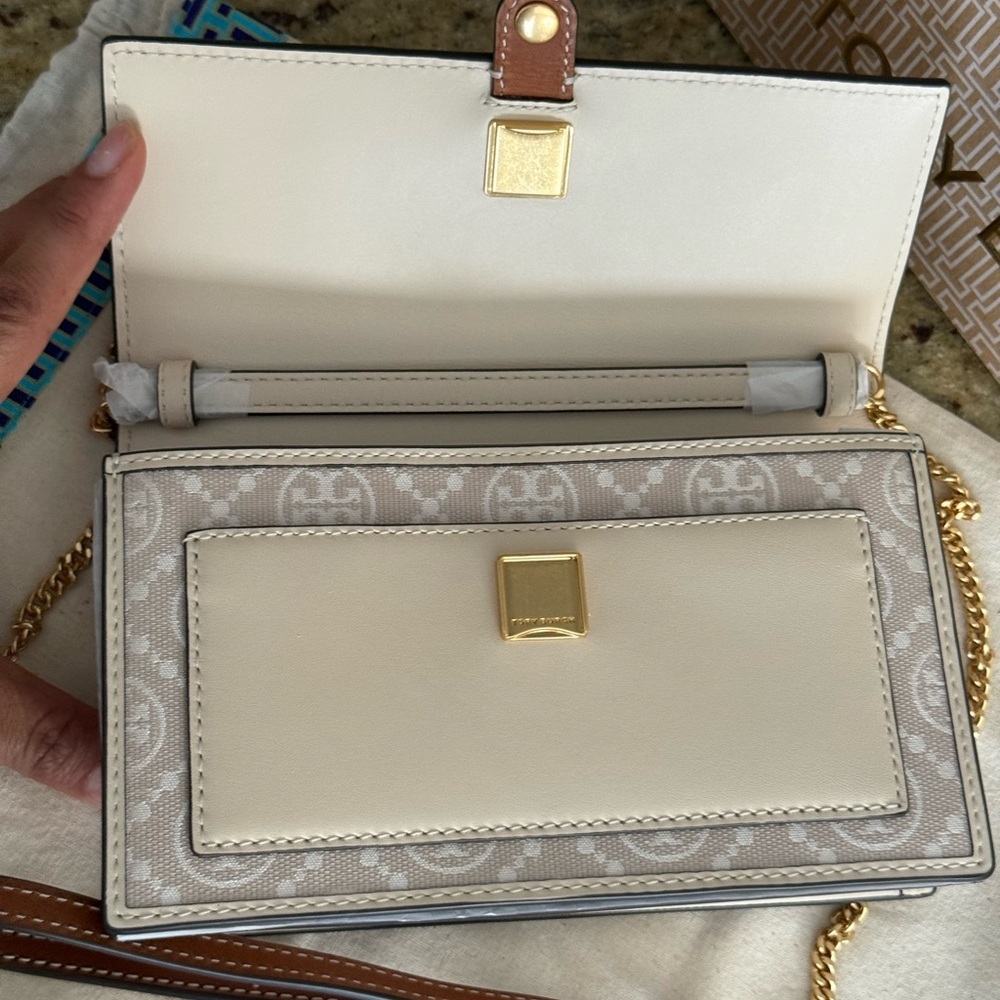 New tory burch T monogram chain wallet crossbody - Picture 5 of 10